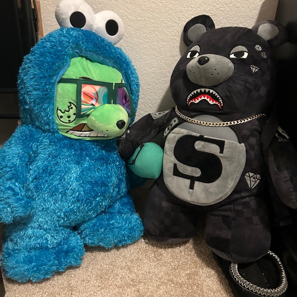 Spray ground teddys Cookie Monster and money limited edition